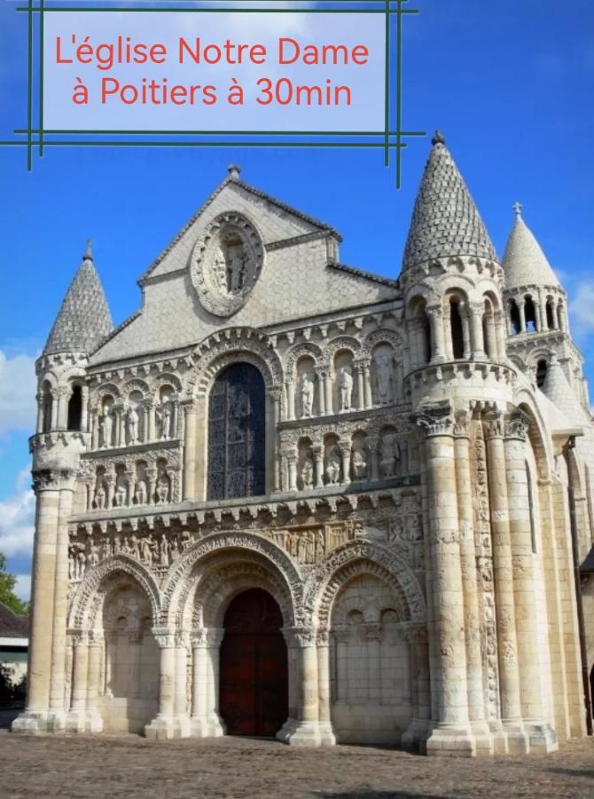 Gite De Charme Dans Un Cadre Calme Et Reposant Chatellerault Exterior photo
